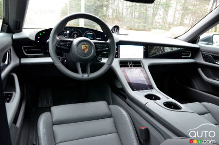2020 Porsche Taycan 4S, interior